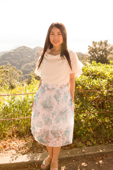 写真：小川 恭未子（全身）